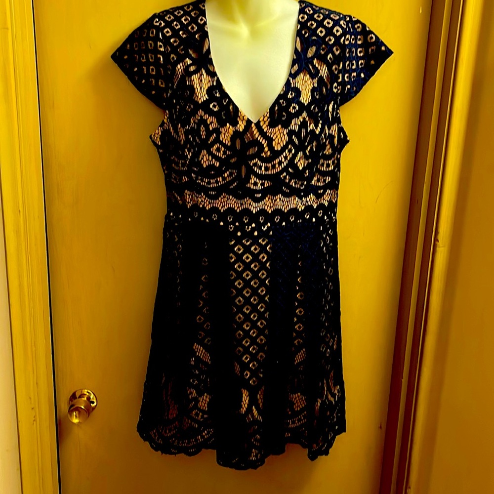 Xl Junior lace nude lining /navy Bue cocktail dress